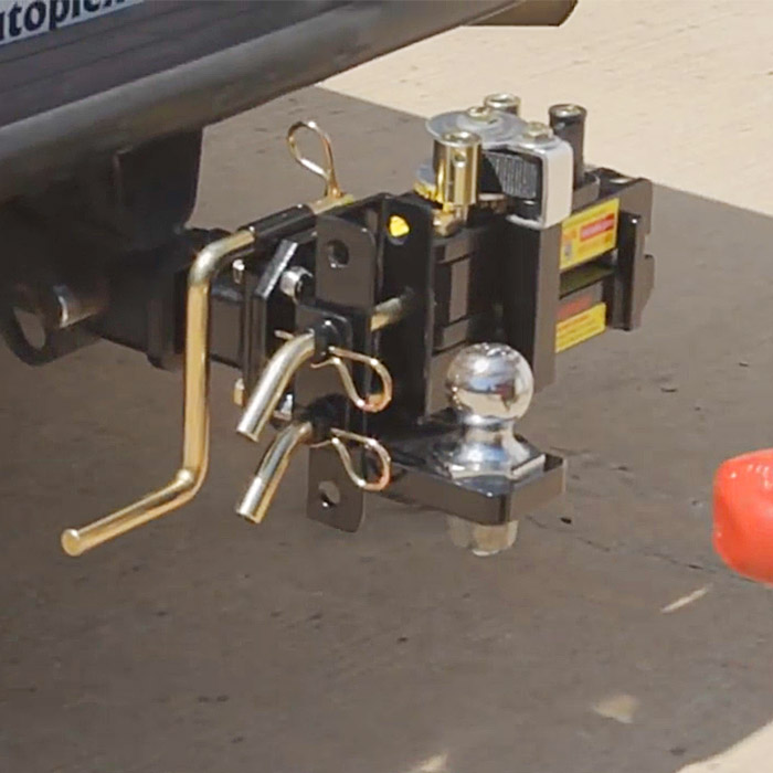 self aligning trailer hitch