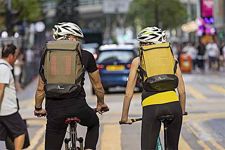 Bluetooth-Enabled Cycling Backpack has automatic light-up arrow signals Editor's