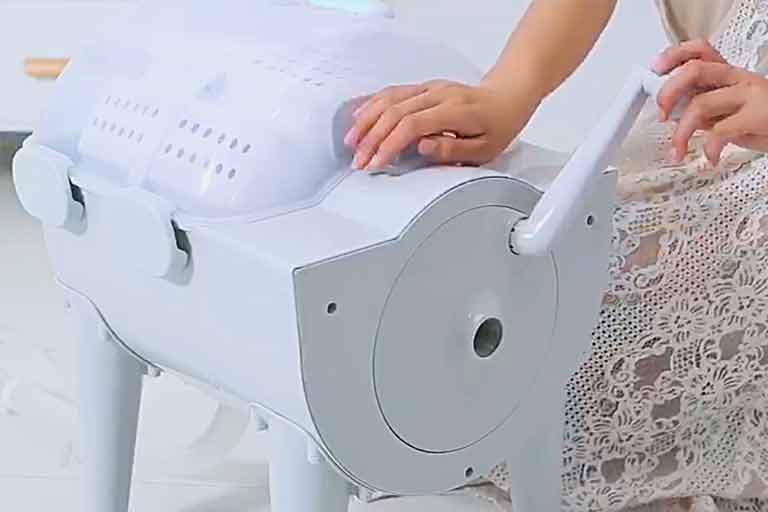 This Seriously Compact Manual Washer and Dryer Keeps Your Clothes