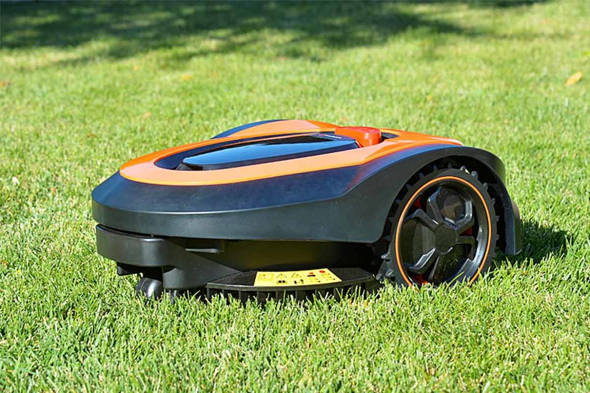Let This Autonomous Lawn Mower To Manicure Your Lawn | MowRo