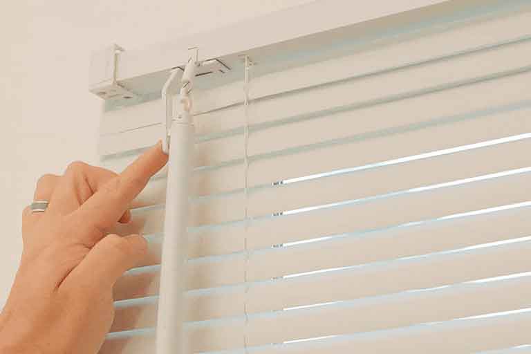 A-Smart-Wand-To-Automate-Your-Existing-Blinds