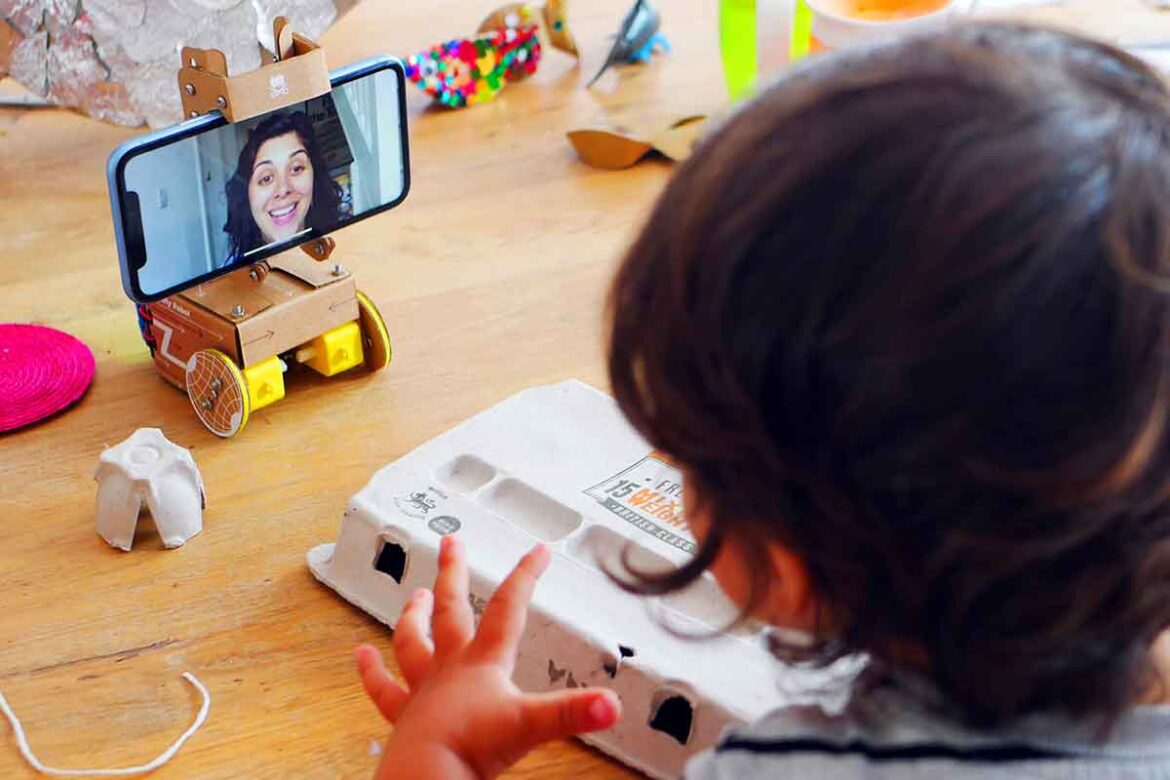 Cardboard Telepresence Robot That Lets People On Video Calls to Move Your Phone | Smartipresence
