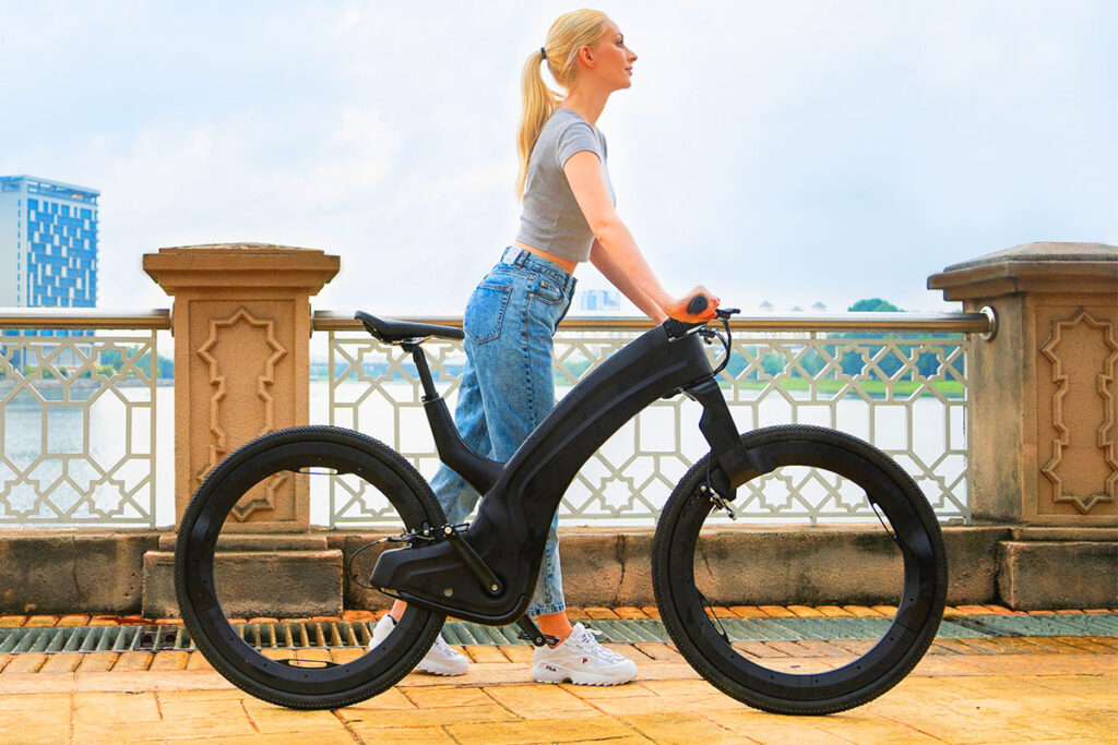 Reevo Hubless Bike A FuturisticLooking EBikes With Spokeless Wheel