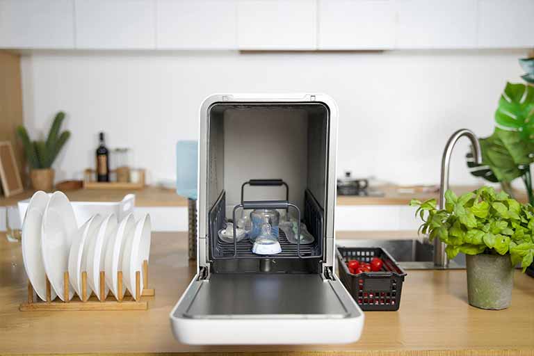 Portable tiny dishwasher