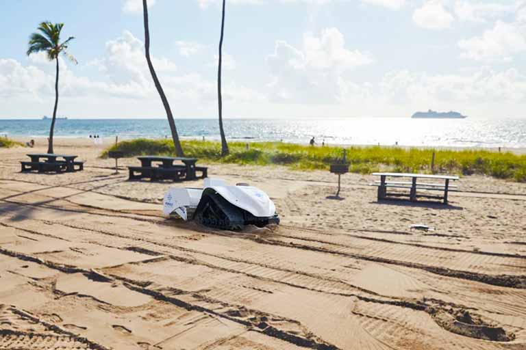 Beach cleaning robot BeBot