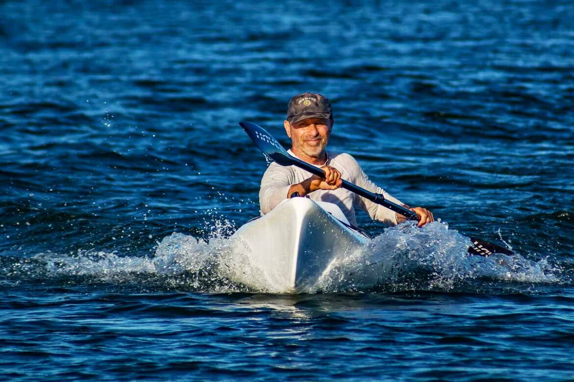eMogi is a Motorized Electric Kayak With a Top Speed of 20 km/h