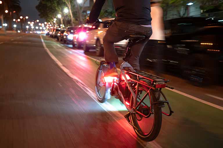 The Arclight Pedals are a unique set of bike lights that take advantage of the natural motion of a cyclist.