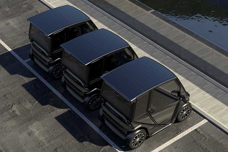 Squad Microcar runs on solar energy 