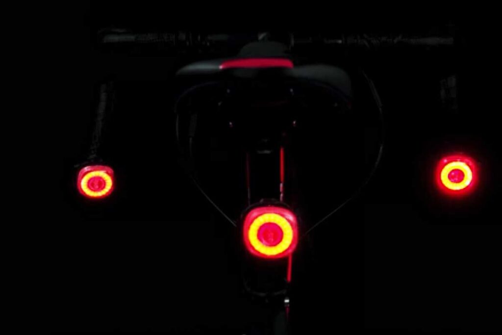 Lumos Firefly: Synchronized bicycle head and tail lights for night riding