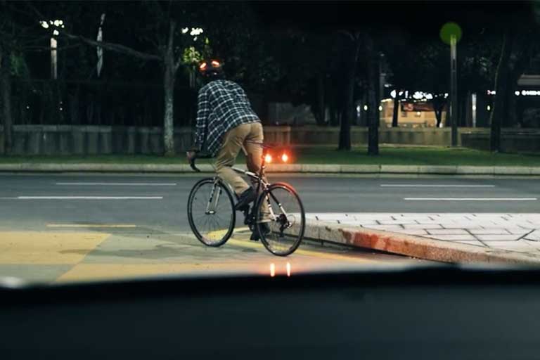 Lumos Firefly: Synchronized bicycle head and tail lights for night riding