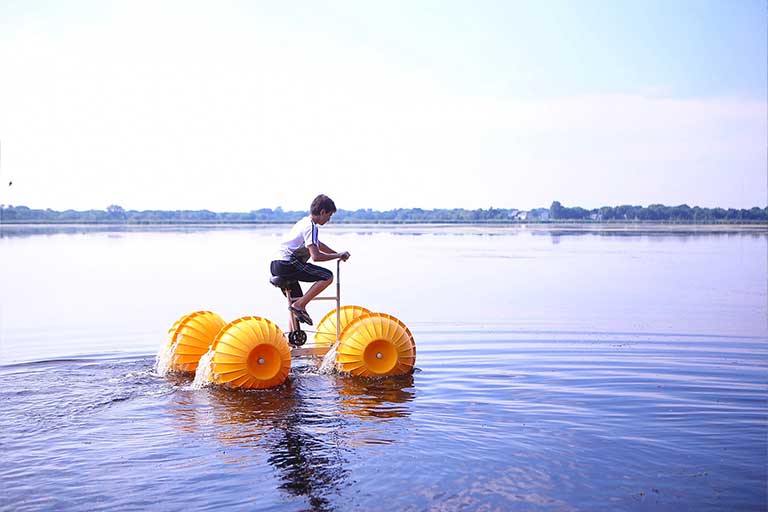 All water bike: A bicycle-like watercraft for Joyful cycling in water