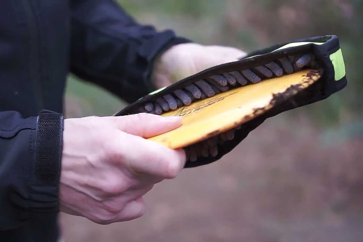 This disc golf cleaning tool may replace your dirty towel
