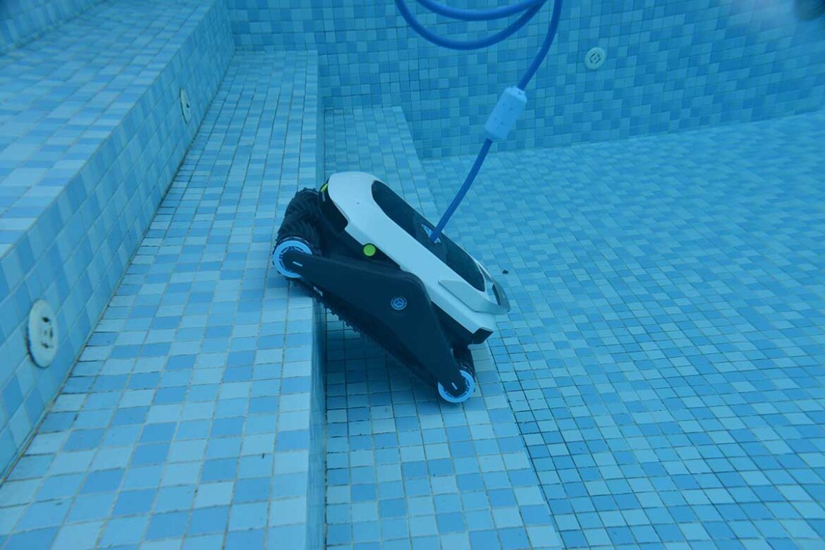 The Degrii Zima Pro robotic cordless pool cleaner climbs & cleans walls