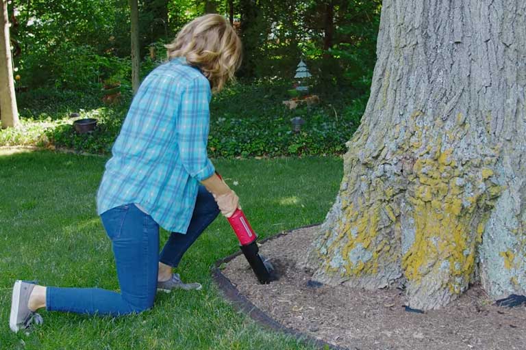 The Rotoshovel is an electric post-hole digger shovel for DIY gardeners