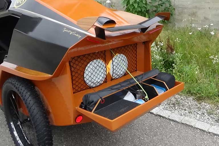 Expedition camper trailer for bicycles has a seat and sleeping area