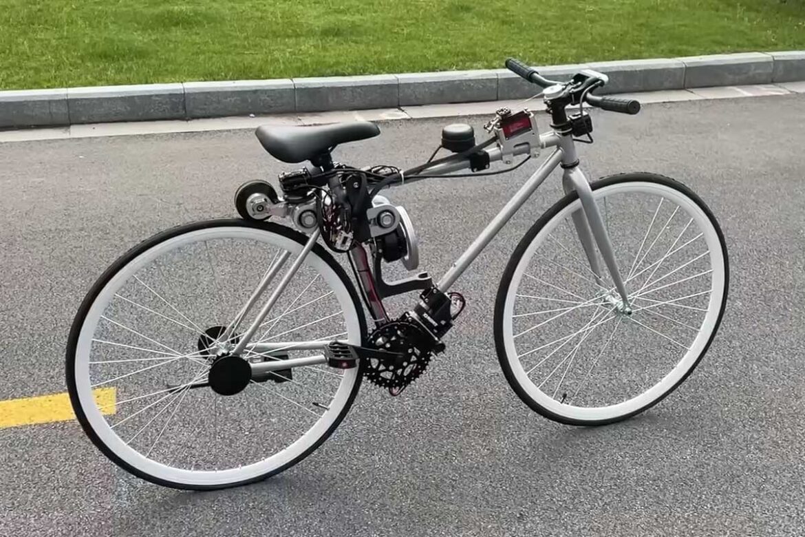 Huawei engineer's self-driving bicycle effortlessly navigates through busy streets.
