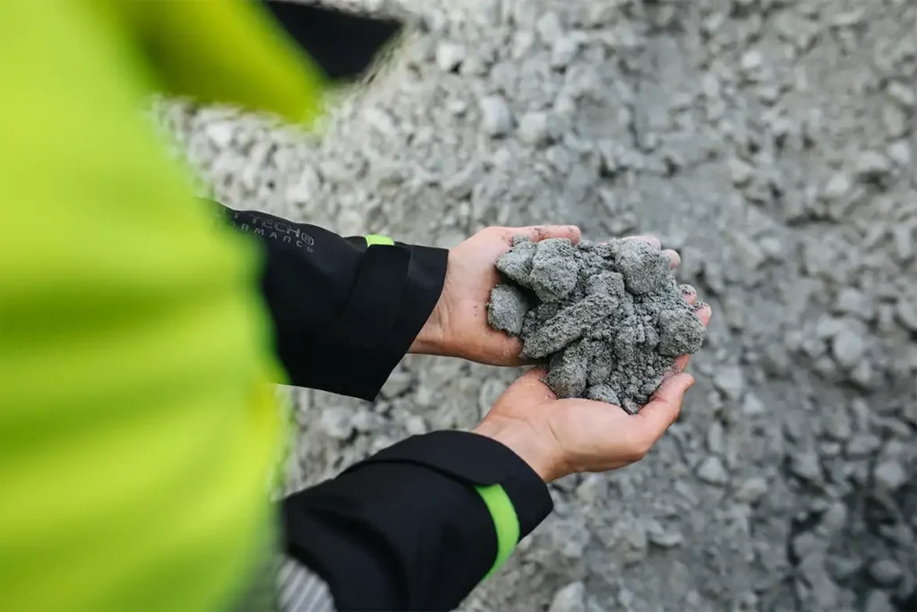 The sand battery uses 2,000 tonnes of crushed soapstone.
